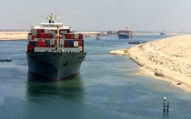 Καραμπόλα πέντε πλοίων στη διώρυγα του Σουέζ